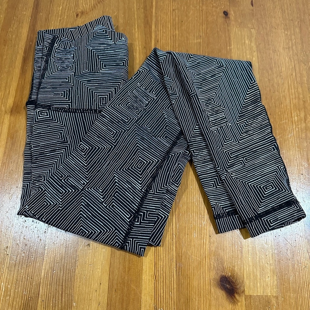 lululemon athletica Black and White Patterned Leggings - Picture 7 of 11